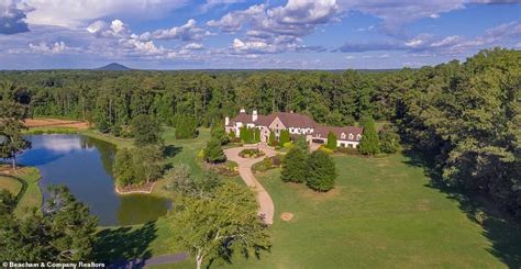 Step Inside Dwayne Johnsons Luxurious 9 5 Million Estate In Georgia