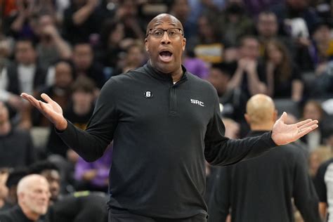 Mike Brown élu Coach De Lannée Par Ses Pairs • Basket Usa