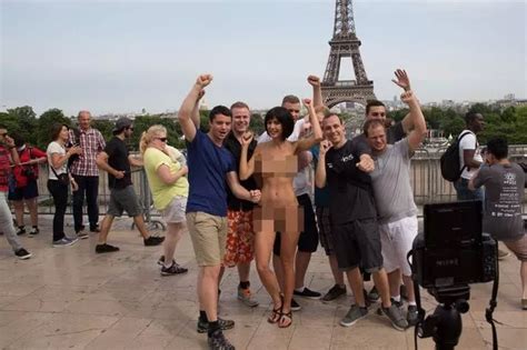 Naked Woman Arrested For Posing With Tourists Next To Eiffel Tower