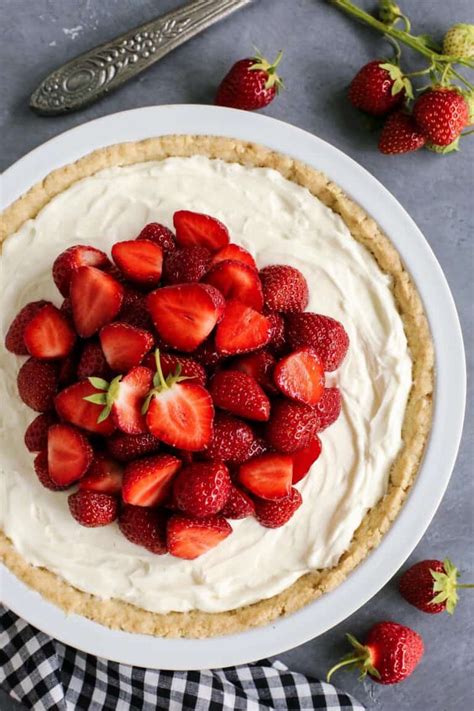 Easy Strawberry Cream Cheese Pie A Farmgirls Dabbles