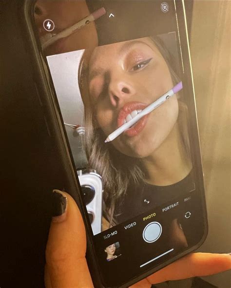 Olivia Rodrigo Olivia Mirror Selfie Liv