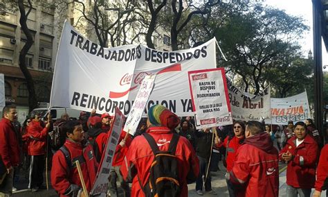 Despidos Y DiscriminaciÓn Despedidos De Coca Cola Protestan Ante El Ministerio De Trabajo