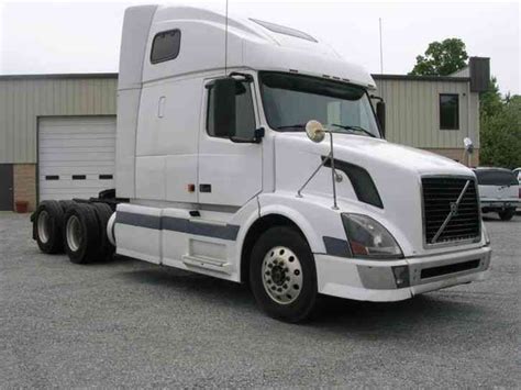 Volvo VNL670 (2006) : Sleeper Semi Trucks