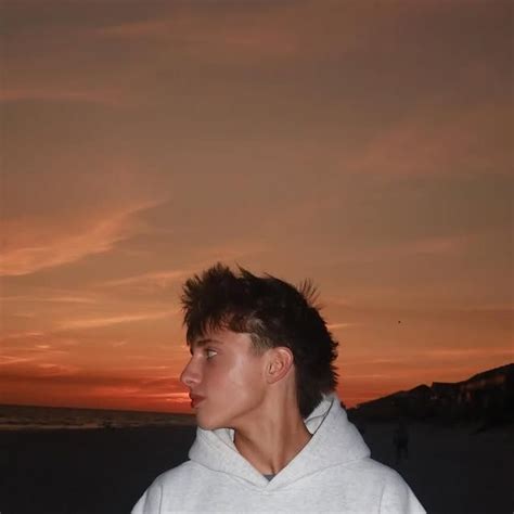 Brennan Myers On Instagram Pinkpalmpuff Fyp Friends Model In Cute Blonde Guys Cute