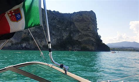 Reiseziele Navicharters Giro In Barca Lago Di Garda