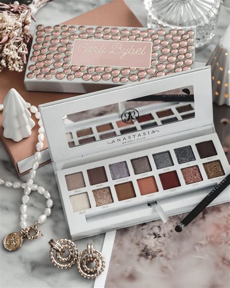 Anastasia Beverly Hills Palette Carli Bybel Chanel Boy Bag Make Up