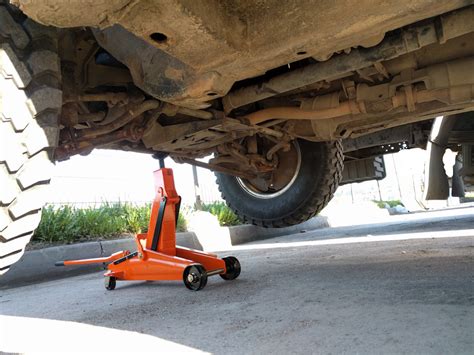 Домкрат подкатной OMBRA OHT 203, + — Chevrolet Niva (1G), 1,7 л, 2010 ...
