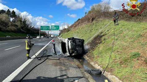 Incidente Sull Autostrada A1 Auto Si Ribalta E Prende Fuoco Positanonews