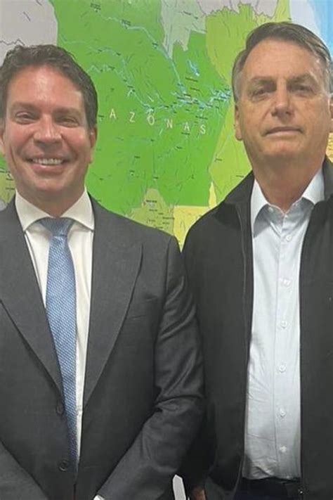 Bolsonaro Faz Campanha Pela Reelei O De Carlos Nas Redes Sociais