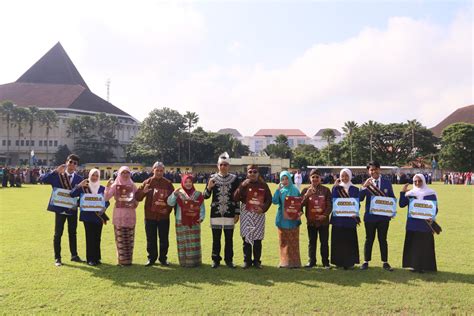 Galeri Upacara Hari Pendidikan Nasional Hardiknas Dengan Tema Bergerak