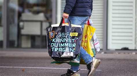 Rewe Edeka und Lidl äußern sich zu neuen Aldi Öffnungszeiten