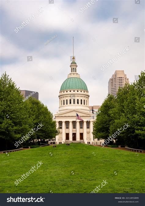 Historic Old Courthouse Saint Louis Missouri Stock Photo 2211855899