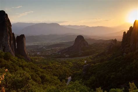 Visiting Stunning Meteora and its Sunset [Photography Tips]