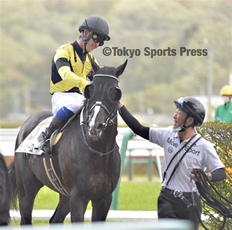 東スポ 写真部 On Twitter 2023年4月16日 競馬 レース 12r 4歳以上1勝クラス 1着3番・ サノノヒーロー