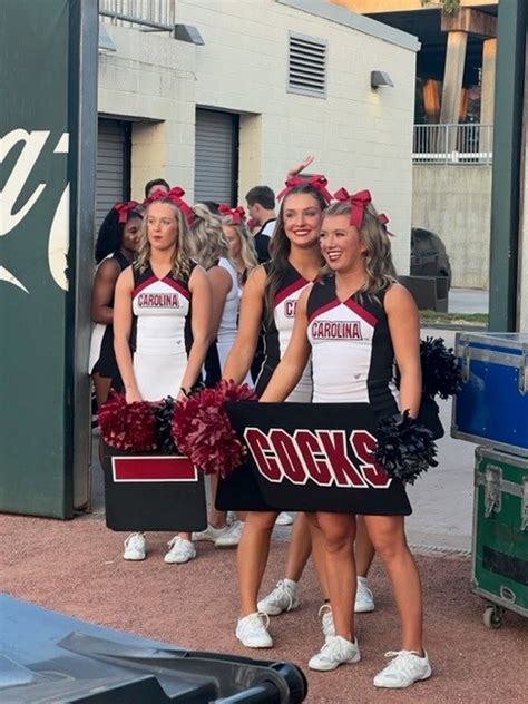 USC Cheerleaders Ready to Perform