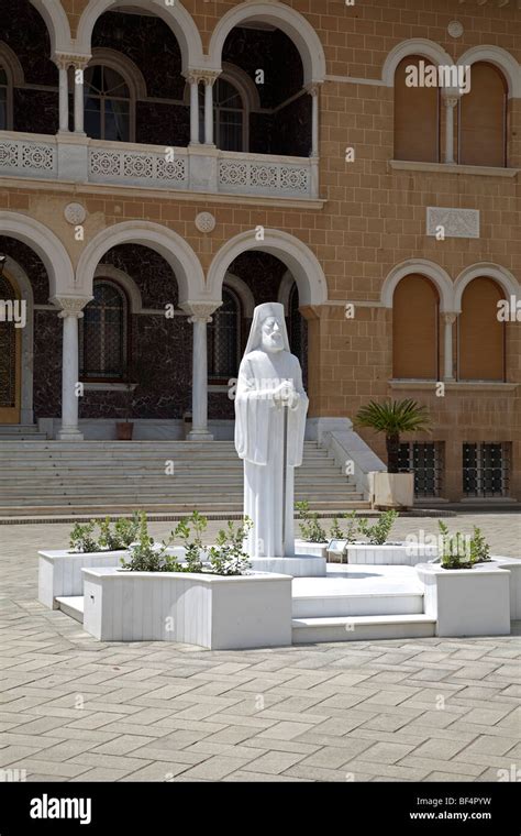 Nicosia archbishop makarios statue hi-res stock photography and images - Alamy