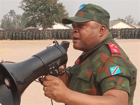 RDC Le Chef dÉtat major des FARDC visite les 12 200 nouvelles