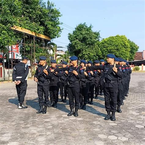 Peraturan Baris Berbaris Anggota Satbrimob Polda Diy