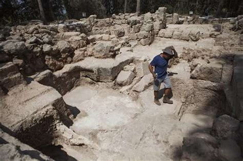 Israeli archaeologists may have found fabled Maccabees tomb