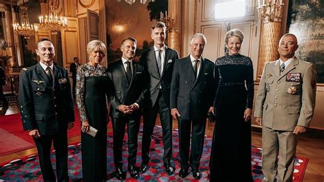 Elisabeth y Gabriel de Bélgica de uniforme militar