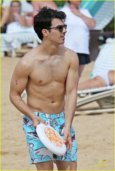 Full Sized Photo Of Joe Jonas Shirtless Frisbee Hawaii 01 Joe Jonas Shirtless Frisbee Game In