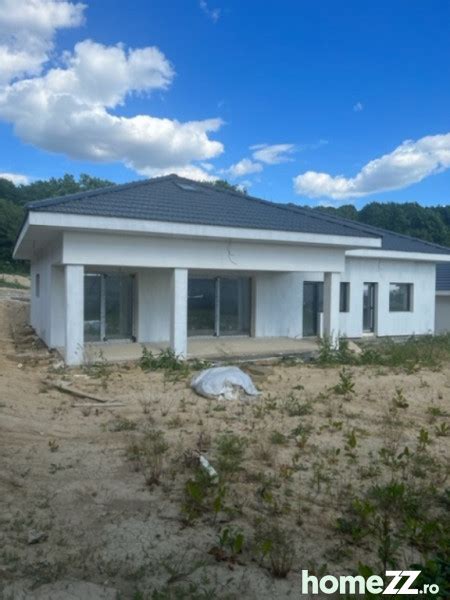 APA SARATA Casa Deosebita 300mp Cu 2 Garaje Si 8ari Teren 190 000 Eur