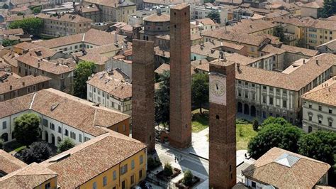 Dal Regisole Alle Tre Torri Per Conoscere Pavia La Provincia Pavese