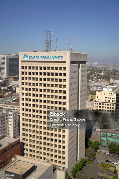 Aerial View Of The Kaiser Permanent Building In Oakland Ca Stock Photo