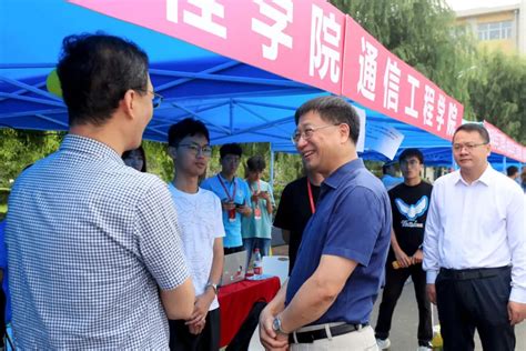 姜治莹、张希看望新生并慰问工作人员和志愿者澎湃号·政务澎湃新闻 The Paper