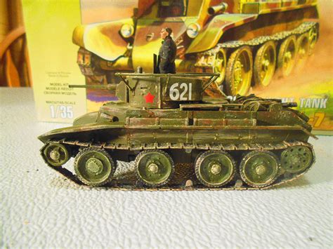 BT7 Soviet Light Tank Re Issue Plastic Model Military Vehicle Kit