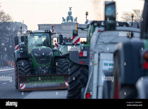 Traktoren Protest In Berlin Deutschland Berlin Strasse Des Juni