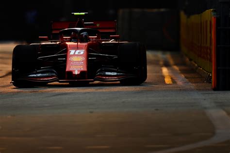 Na última volta Leclerc desbanca Hamilton e Vettel para conquistar a