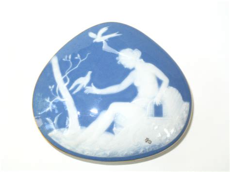 Antique Pâte sur pâte Nude Maiden Artist Signed Trinket Box Rare 3 Sided Blue white Limoges
