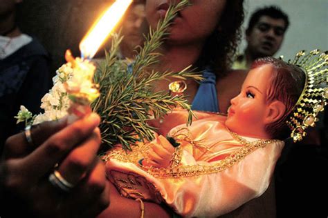 Celebran Fiesta De La Candelaria De Las Candelas De La Luz Pues Corat