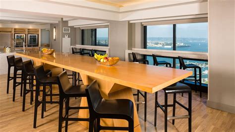Waterfront Downtown San Diego Hotel | Manchester Grand Hyatt San Diego