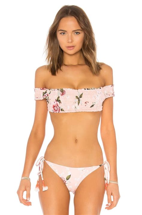 Hot Sexy Celia Au Bikini Pics