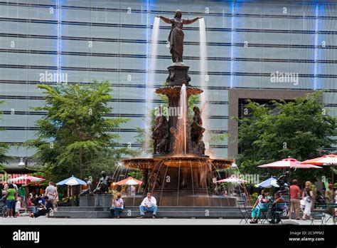 Fountain Squarecincinnati Ohio Usa Stock Photo Alamy