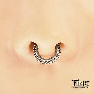 Piercings De Argola Em Tit Nio E A O Cir Rgico