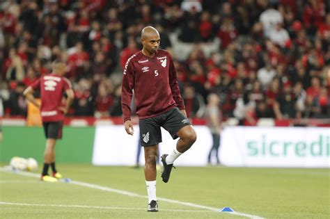 Brasileir O O Que Mudou Em Athletico E Coritiba Desde O Cl Ssico Do