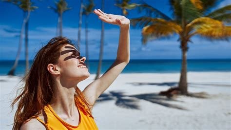 A Dermatologists Guide To Sun Protection And Sunscreen For Summer Allure