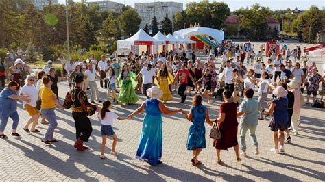 Festivalul Prieteniei Popoarelor Cu Genericul Familia Tradi Ional