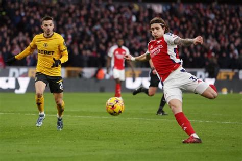 Arsenal s accroche à Liverpool Nottingham Forest décroche en Premier