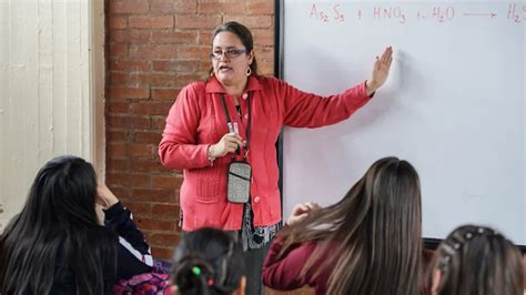 Uno De Cada Tres Docentes De Educación Básica Y Media Tienen Contratos