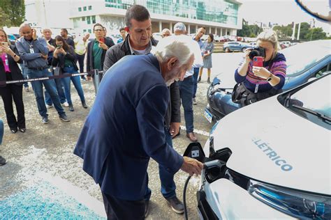 Palácio Iguaçu inaugura posto para veículos elétricos cobertura