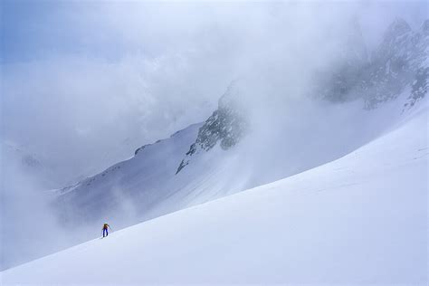 Frau Auf Skitour Steigt Durch Bild Kaufen 70995391 Lookphotos