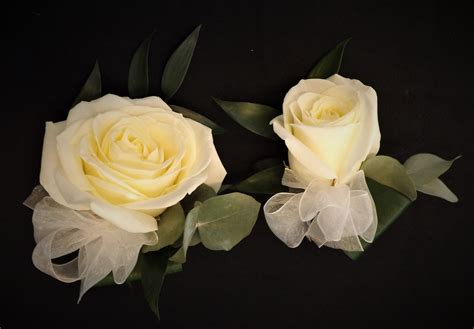 Buttonholes and Corsages - Flair with Flowers