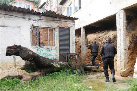 Pm Faz Opera O No Morro Do Turano Moradores Relatam Tiroteio Rio De