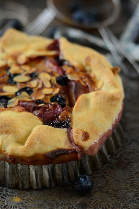 Tarte Aux P Ches Myrtilles Et Amandes Effil Es Recette