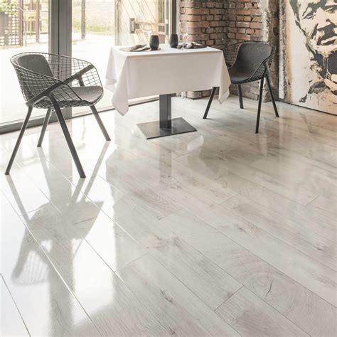 Cream Gloss Tile Effect Laminate Flooring Flooring Guide By Cinvex