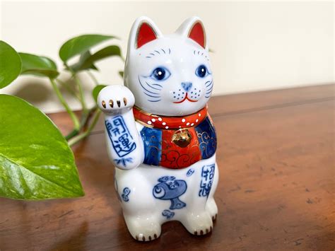 Japanese Lucky Cat Statue Maneki Neko, Beckoning Waving Cat for ...